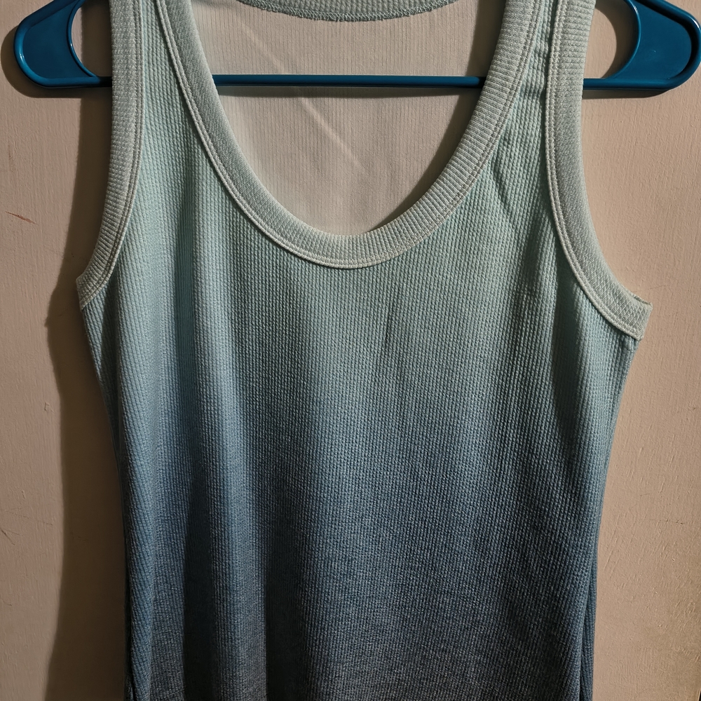 Women's Ombre Scoop Neck Tank Top - Light Teal to Navy